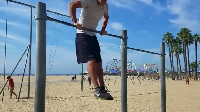 Muscle-Up - do 3 sets of 10 muscle-ups