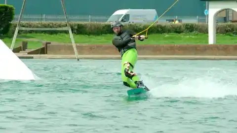 Toeside Turning - carve a controlled toeside turn