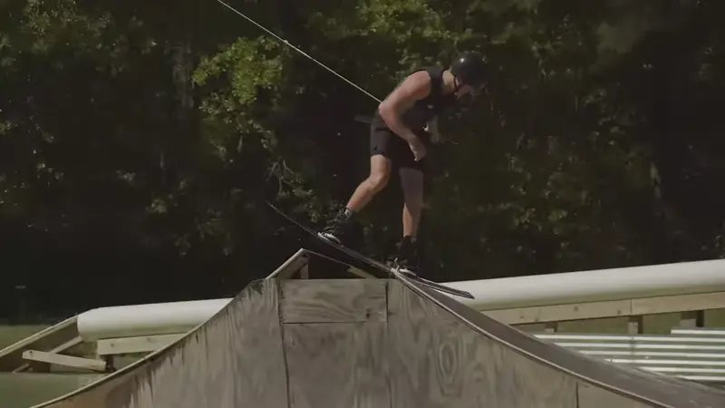 Ollie BS180 Blind Unwrap - unwrap off a feature