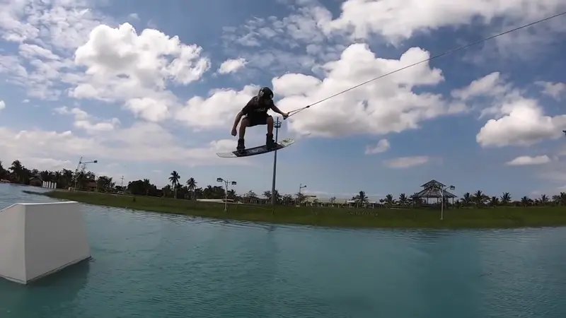 Rewind Toeside BS180 - do a rewind toeside BS180